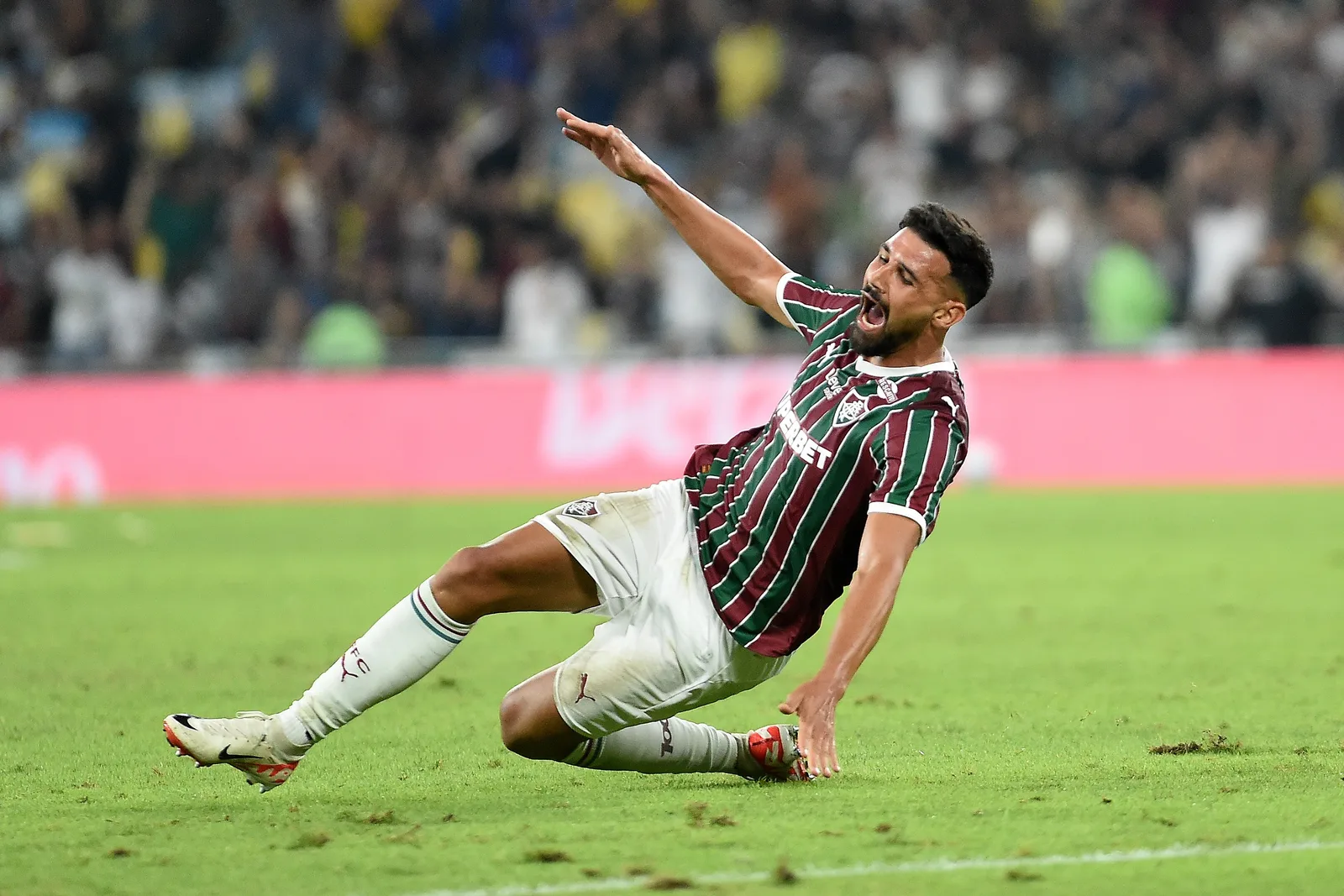 Ignácio sente a coxa esquerda e fica fora de estreia do Fluminense nas quartas