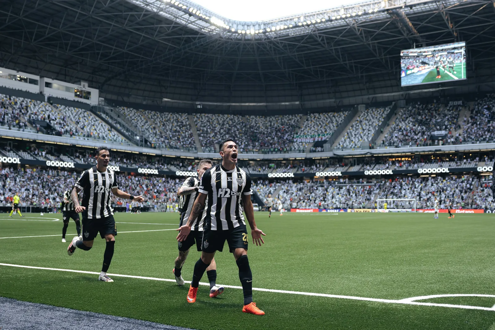 Cuello diz que pancada no joelho não preocupa antes de decisão do Atlético