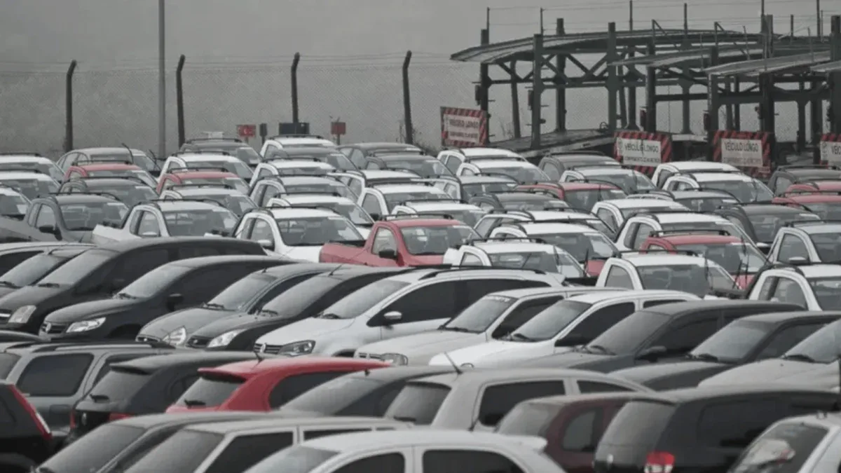 Mercado interno impulsiona produção, enquanto exportações de veículos recuam