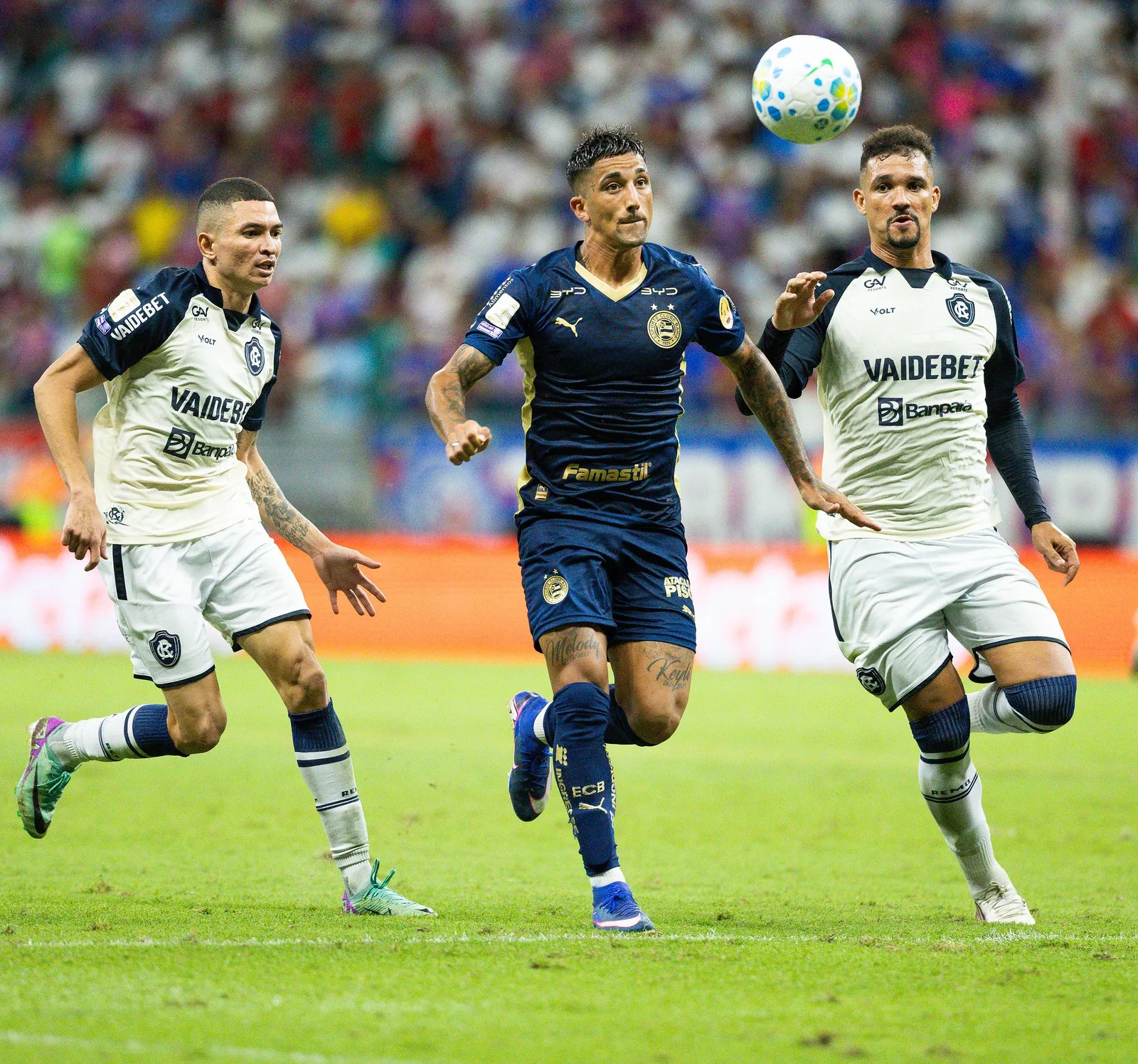 Kike Olivera fica fora do Bahia contra o Athletico por limite de cartões