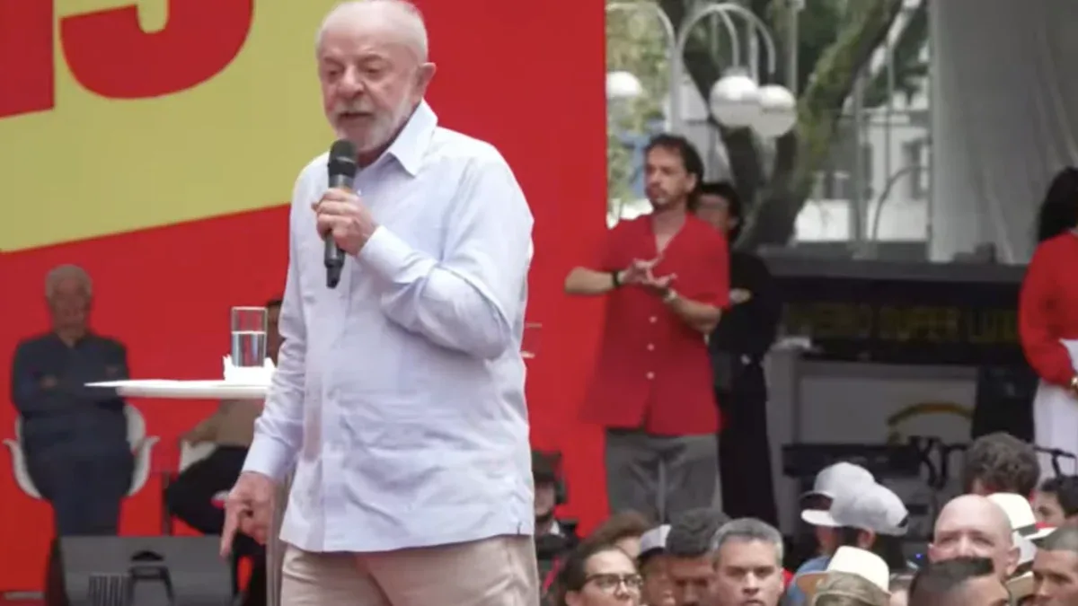 Lula diz que ministro do STF não deve buscar enriquecimento