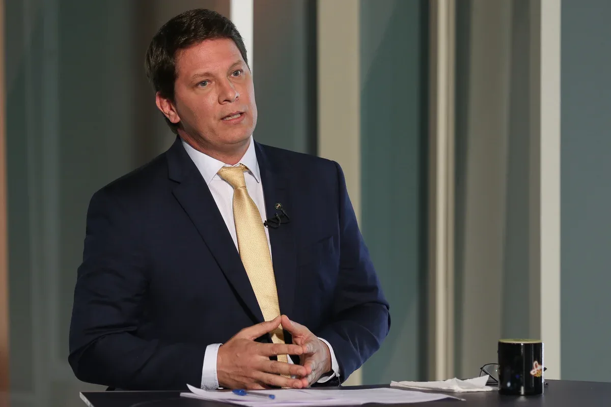 PF faz buscas contra Mario Frias e produtora de filme sobre Bolsonaro