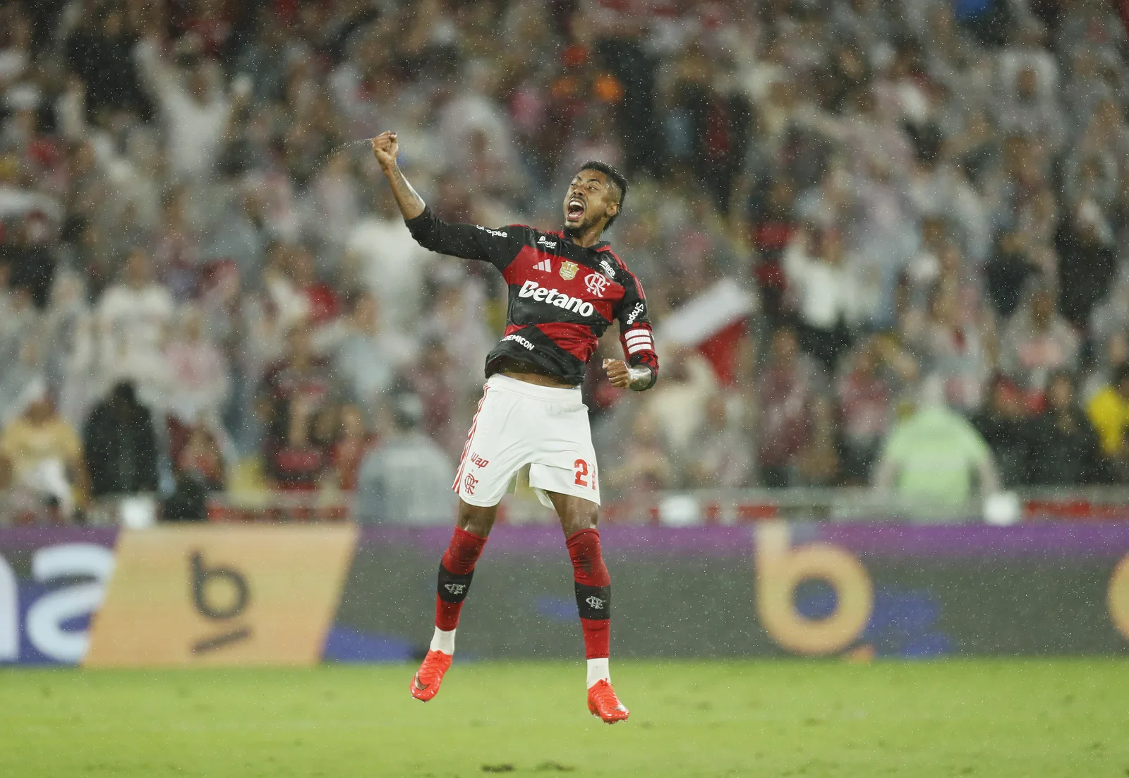 Tropa ge acerta sete jogos e sustenta ponta após a 27ª rodada