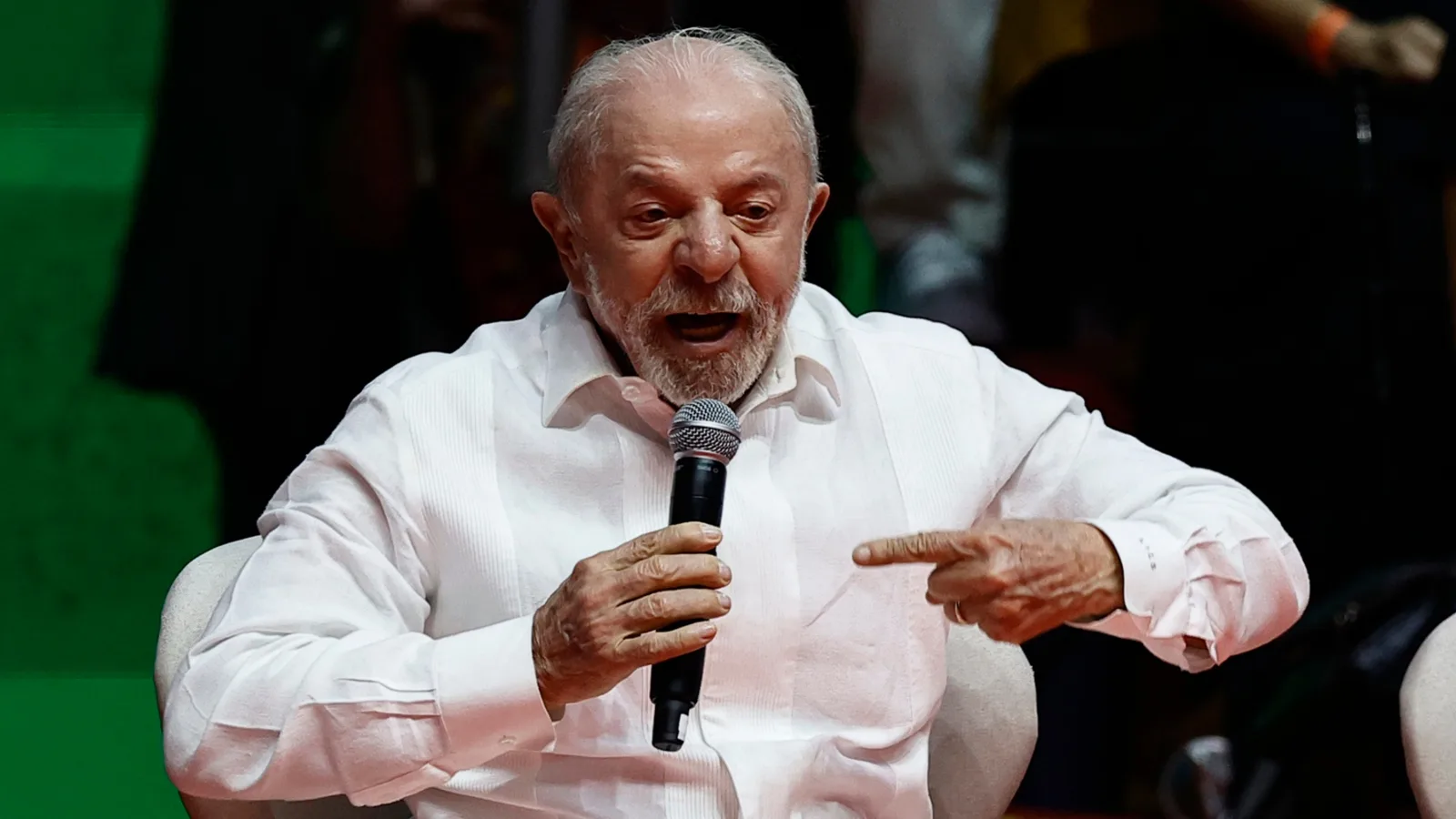 Lula nega proximidade com Vorcaro e afirma que povo é seu amigo