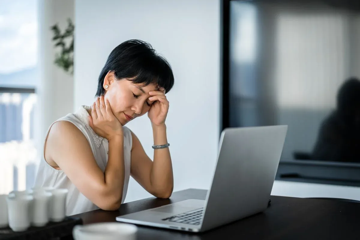 Estudo relaciona menopausa antecipada a alterações cerebrais e diagnóstico mais precoce de Alzheimer