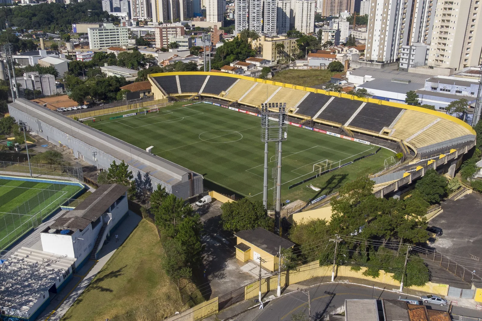 São Bernardo e Atlético-GO se enfrentam em momentos distintos na competição