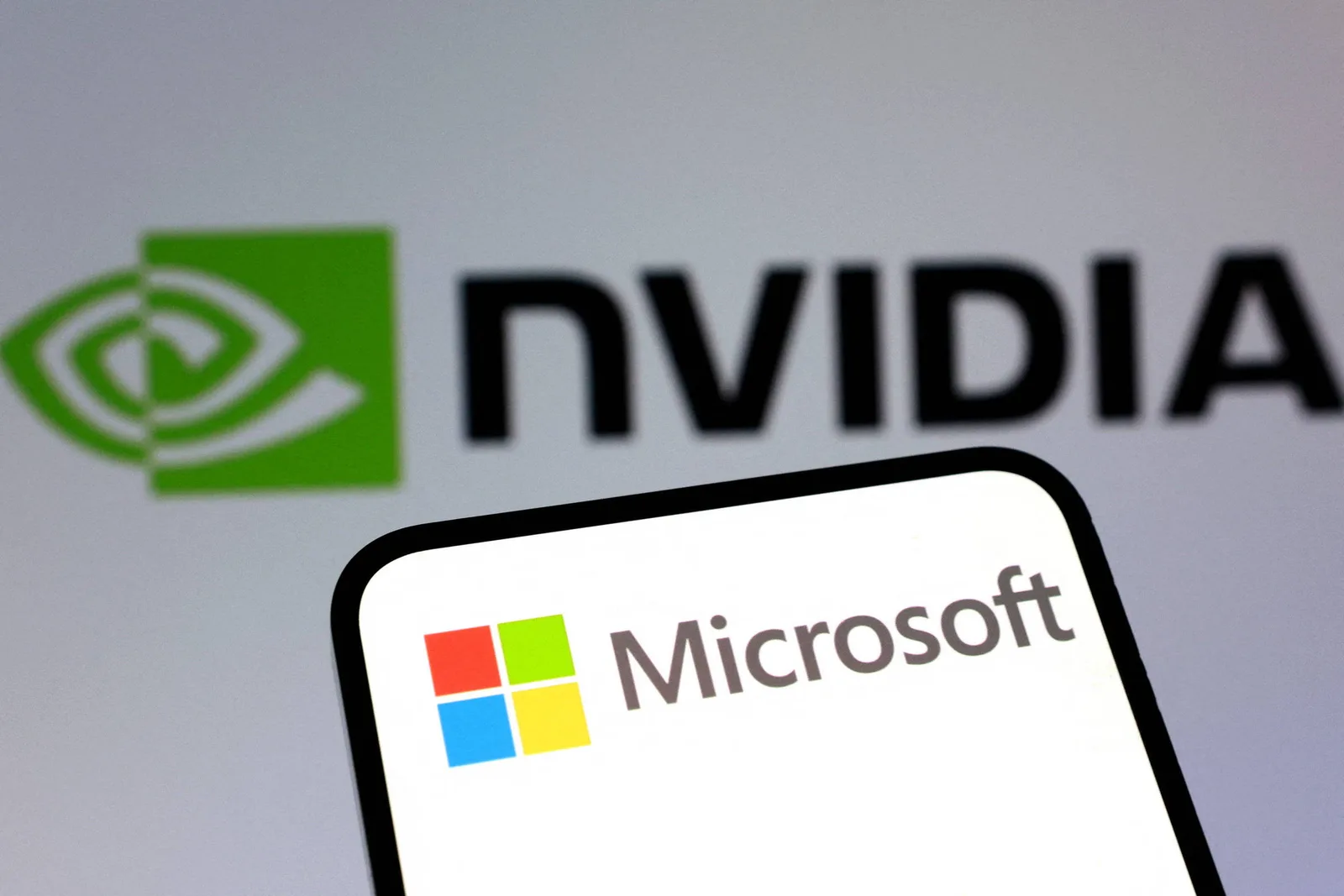 Microsoft vai ampliar uso de chips Maia em produtos de IA a partir de 2027
