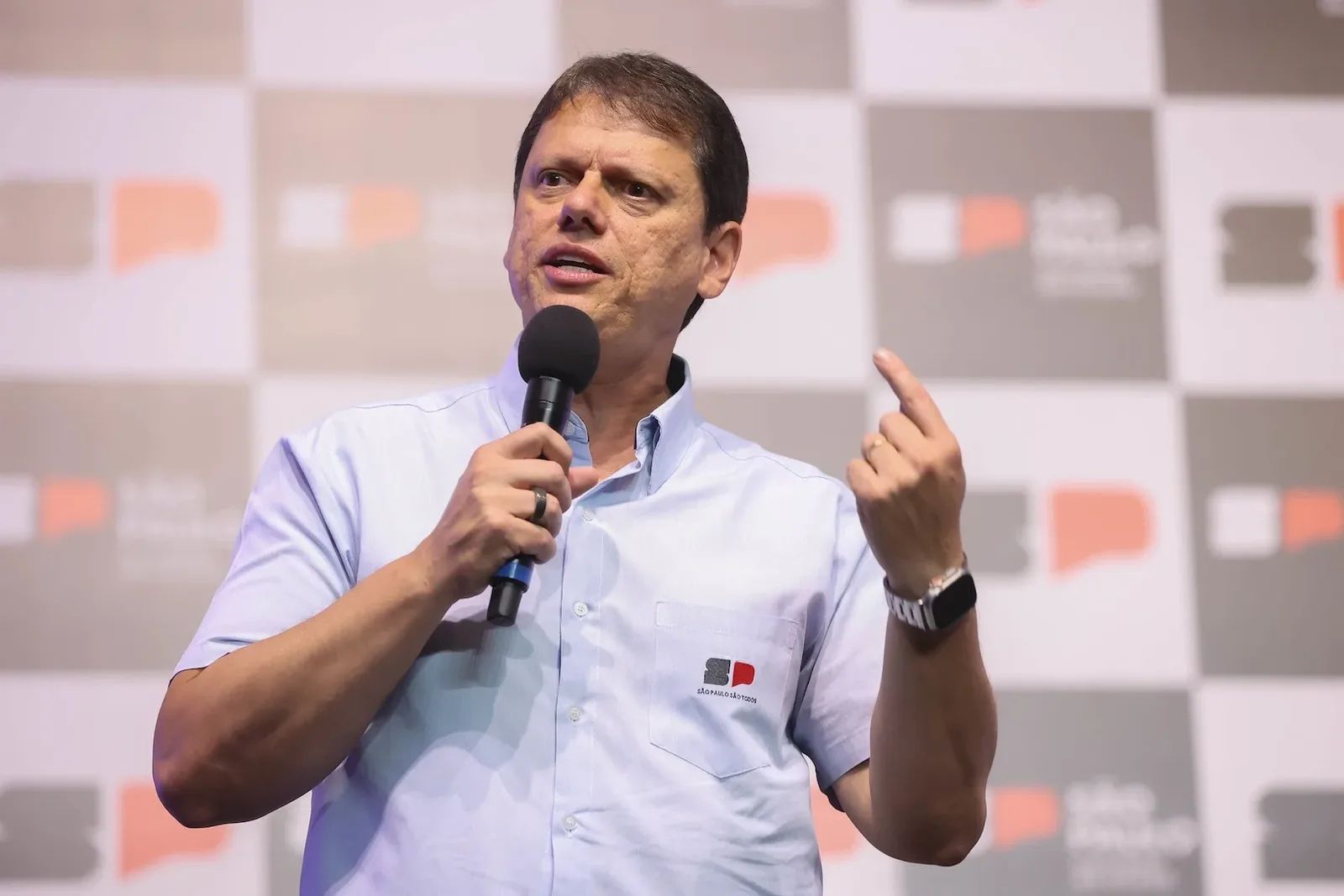 Tarcísio declara confiança em vitória de Flávio Bolsonaro