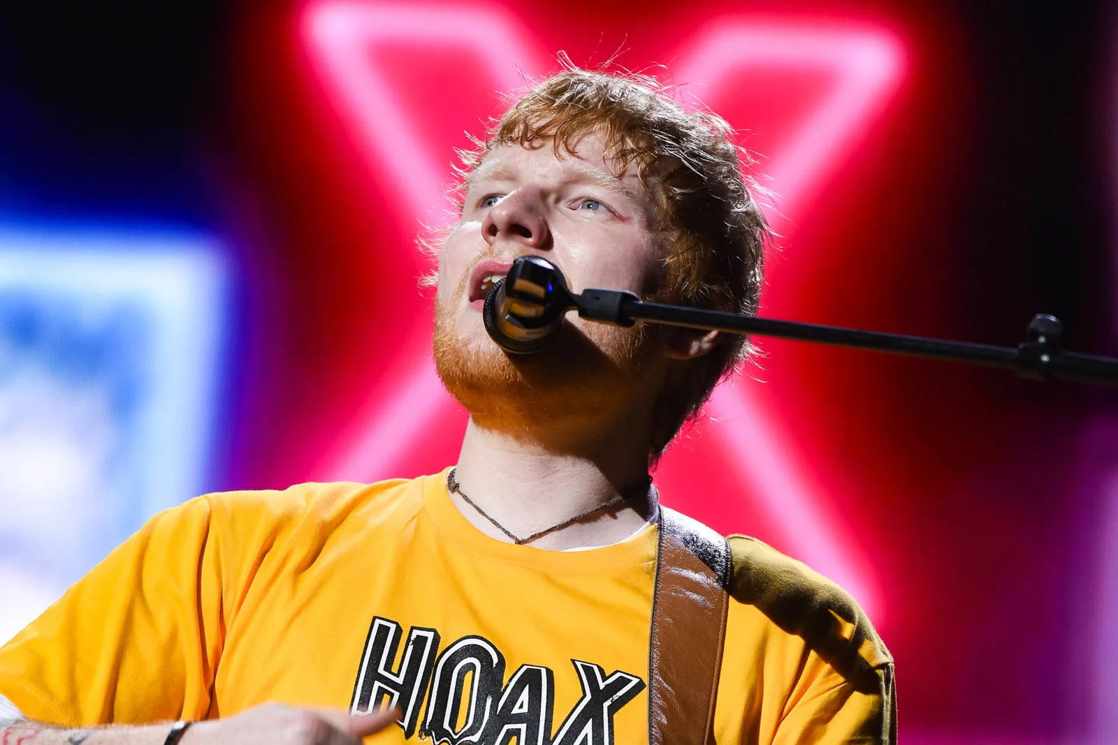 Macklemore doará cachê após ser retirado da turnê de Ed Sheeran