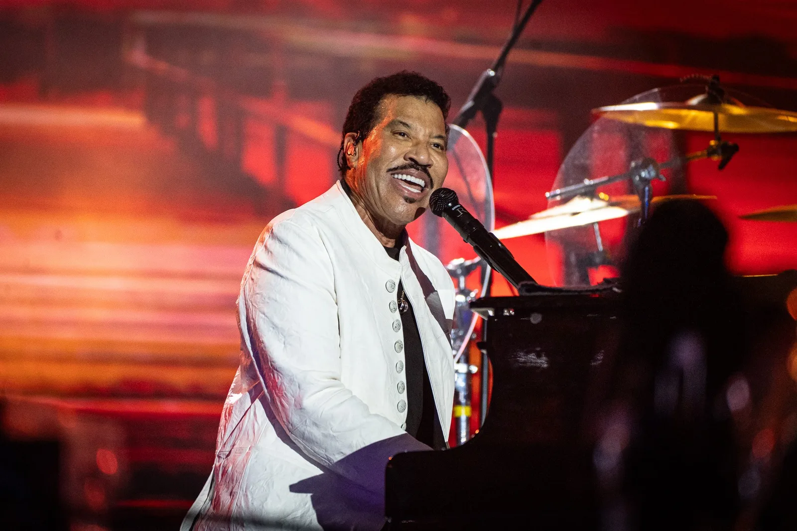 Shows de Lionel Richie são cancelados após procedimento cardíaco