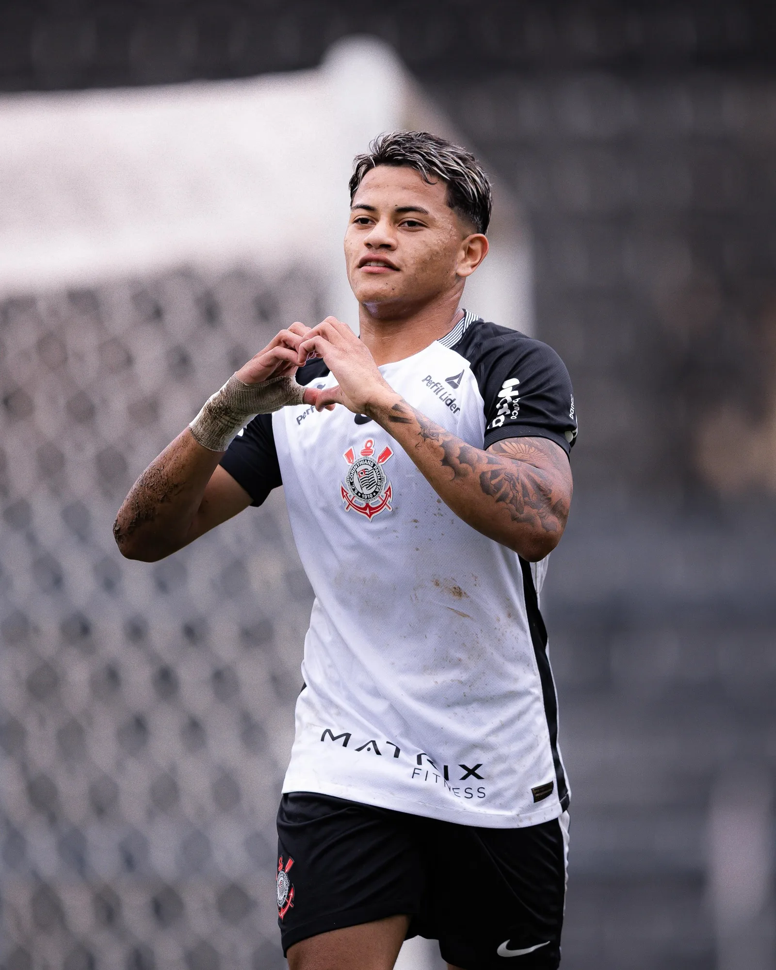 Base do Corinthians ganha espaço no planejamento de Fernando Diniz