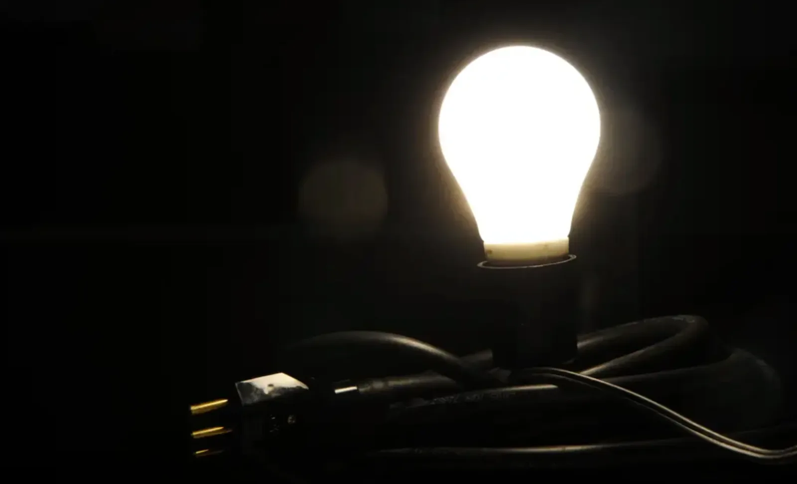 Conta de luz e passagens aéreas puxam alta do IPCA-15 em setembro