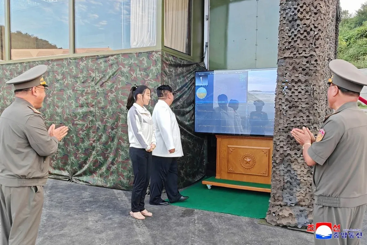 Coreia do Norte testa novo sistema de mísseis sob supervisão de Kim Jong-un