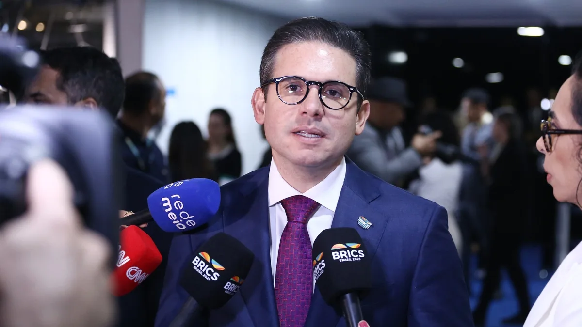 Dez partidos do Centrão anunciam apoio à reeleição de Hugo Motta na Câmara