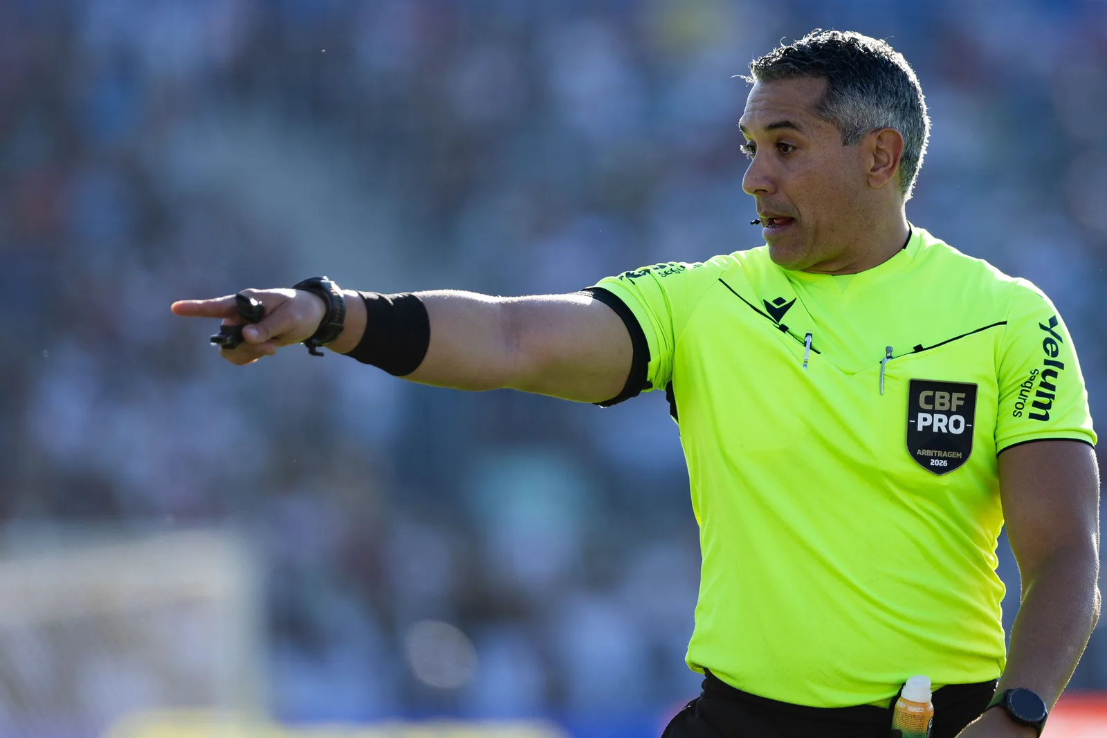Ouvidoria da CBF aponta falta inexistente em gol anulado do Grêmio