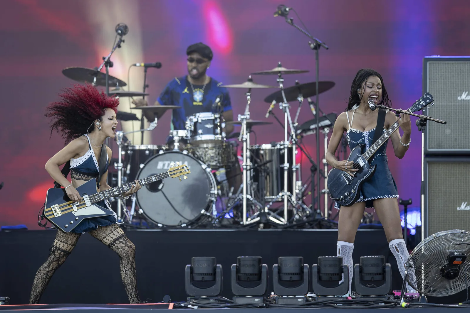 Nova Twins abre palco Mundo do Rock in Rio com plateia pequena