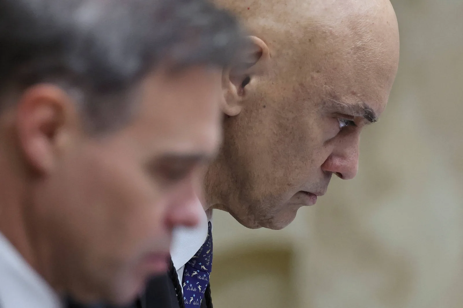 Documento usado por Moraes reúne ressalvas e suspeitas sobre atuação de Mendonça