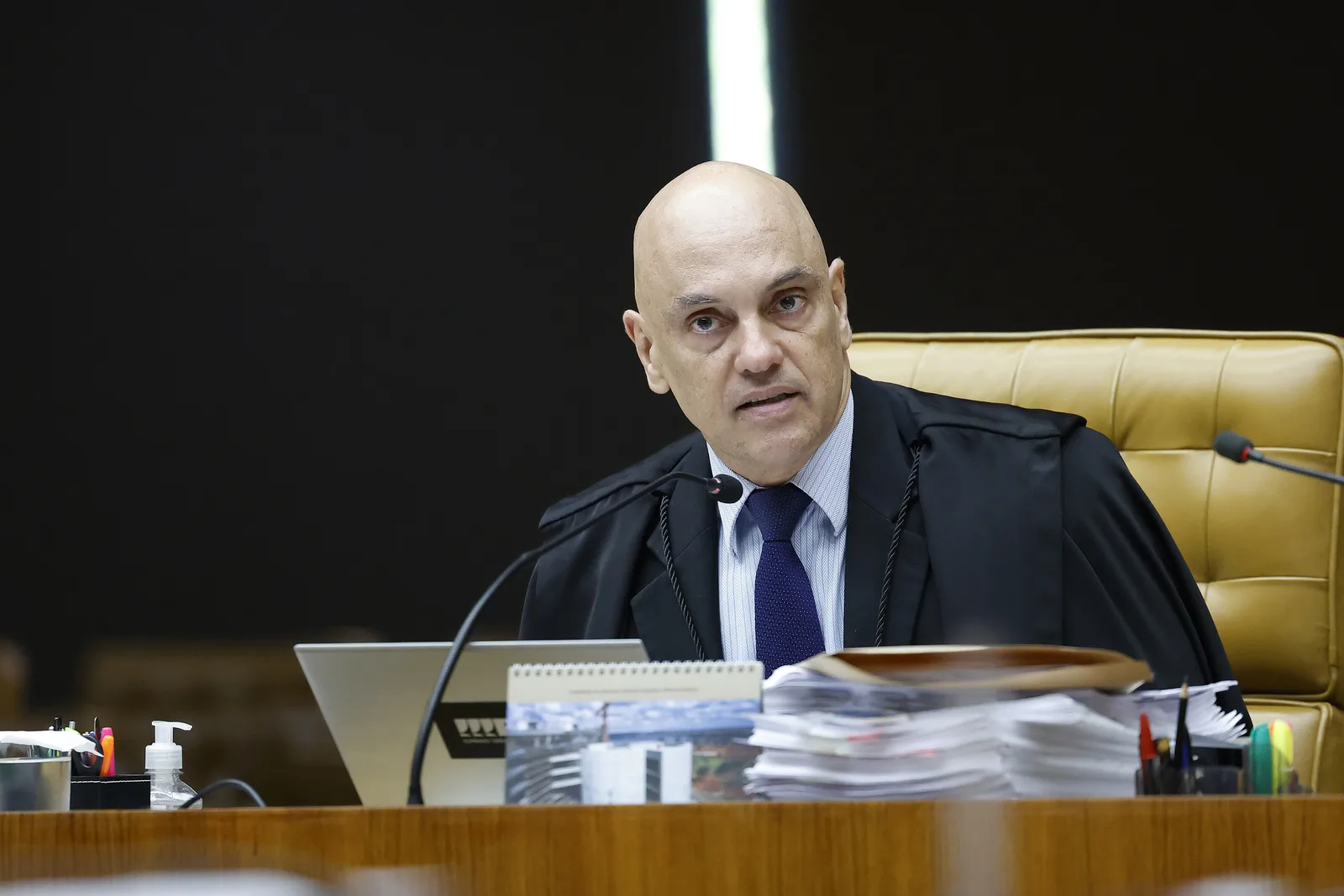 Ministro do STF aplica multa por comando oculto em petição sobre 8 de janeiro