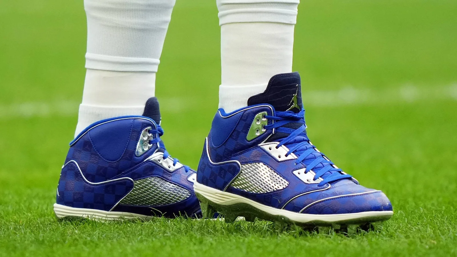 Chuteiras ganham funções específicas no futebol americano antes de jogo da NFL
