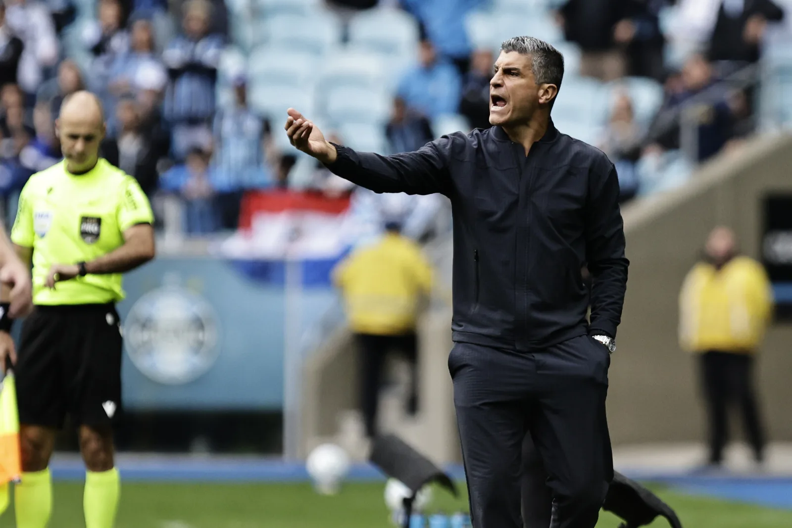Vasco deve mudar escalação para duelo decisivo contra o Santa Fe