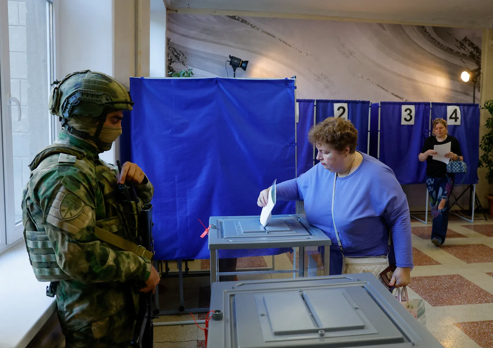 Votação russa terá 450 cadeiras renovadas em meio a ataques e tensão política