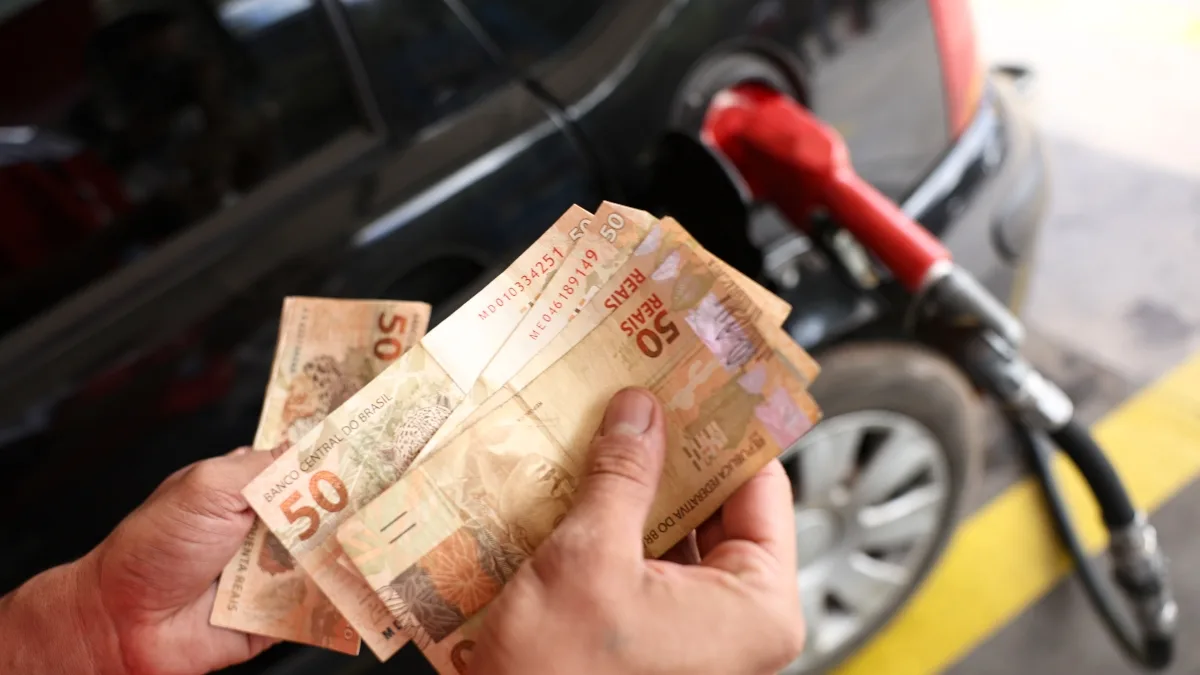 Subsídio à gasolina sobe para R$ 0,89 por litro por 30 dias