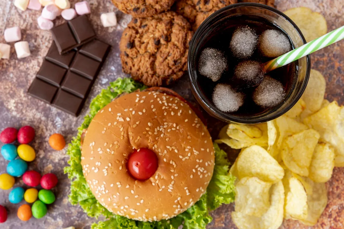 Estudo piloto testa dieta com menos ultraprocessados em pessoas com depressão