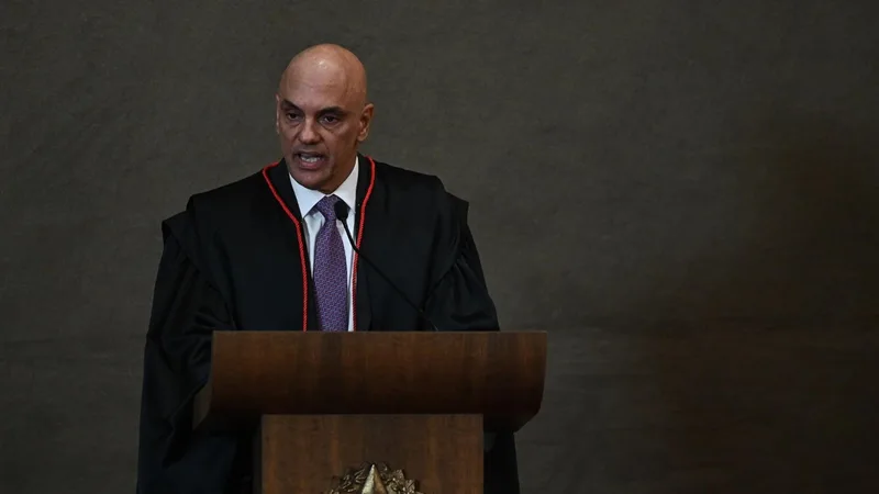 Metadados apontam edição de contrato entre escritório de Moraes e Banco Master