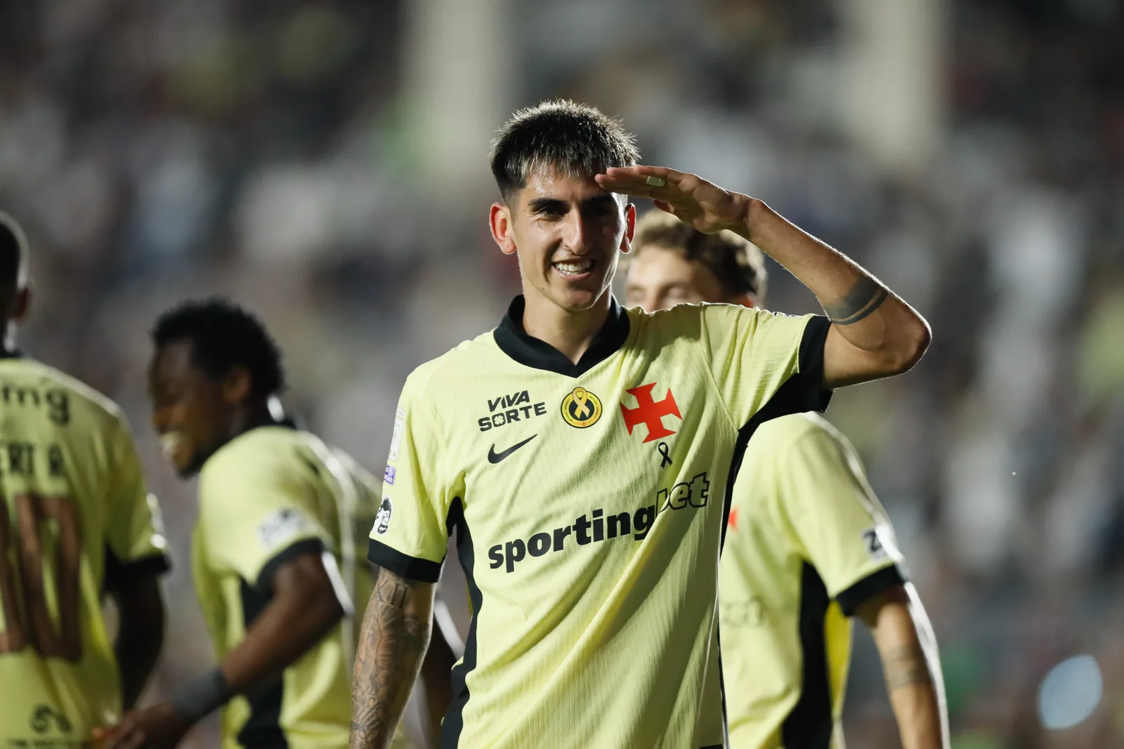 Lescano e Colidio recebem as maiores notas do Vasco na partida contra o Coritiba