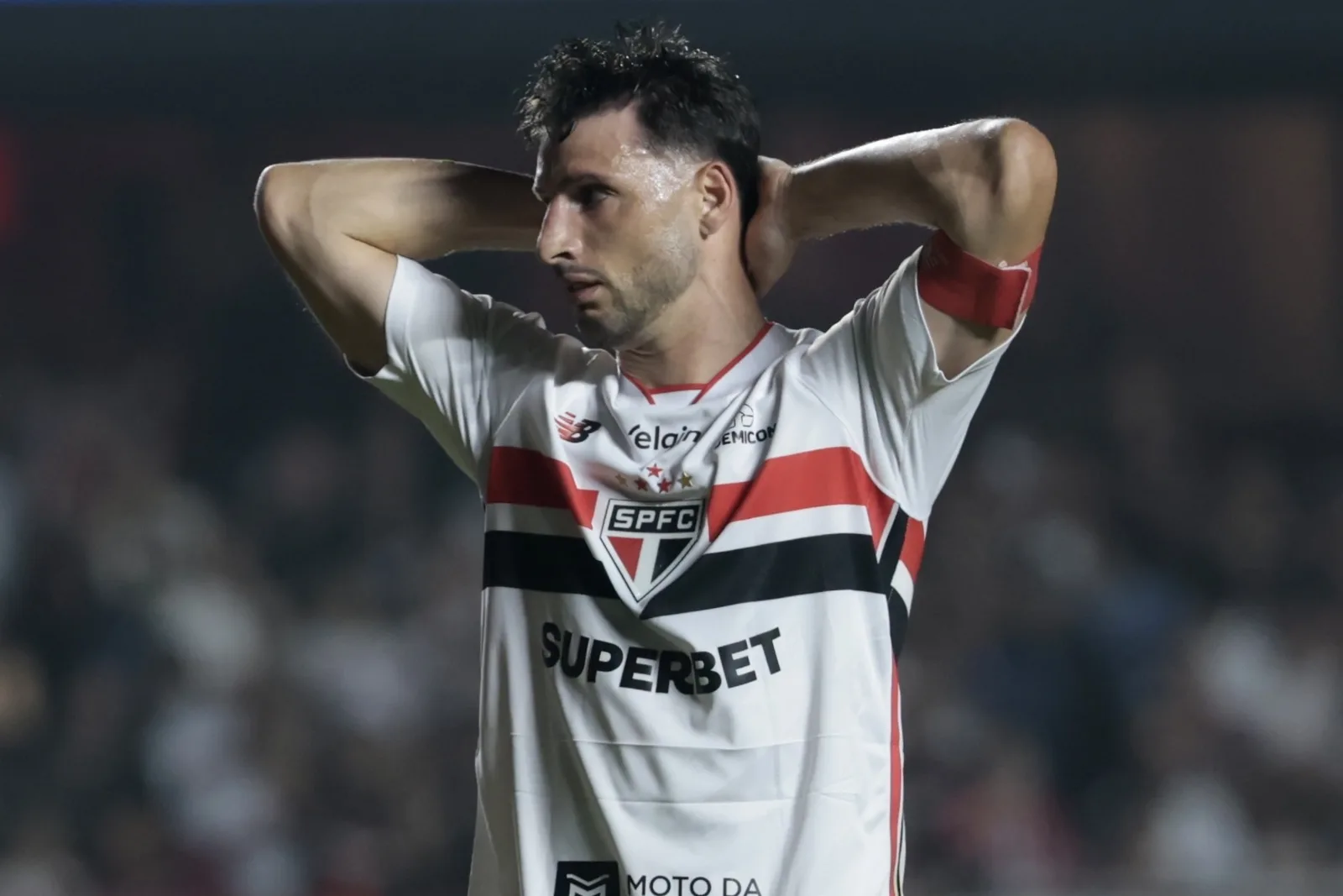 São Paulo avalia Gustavo Santana para clássico com o Santos