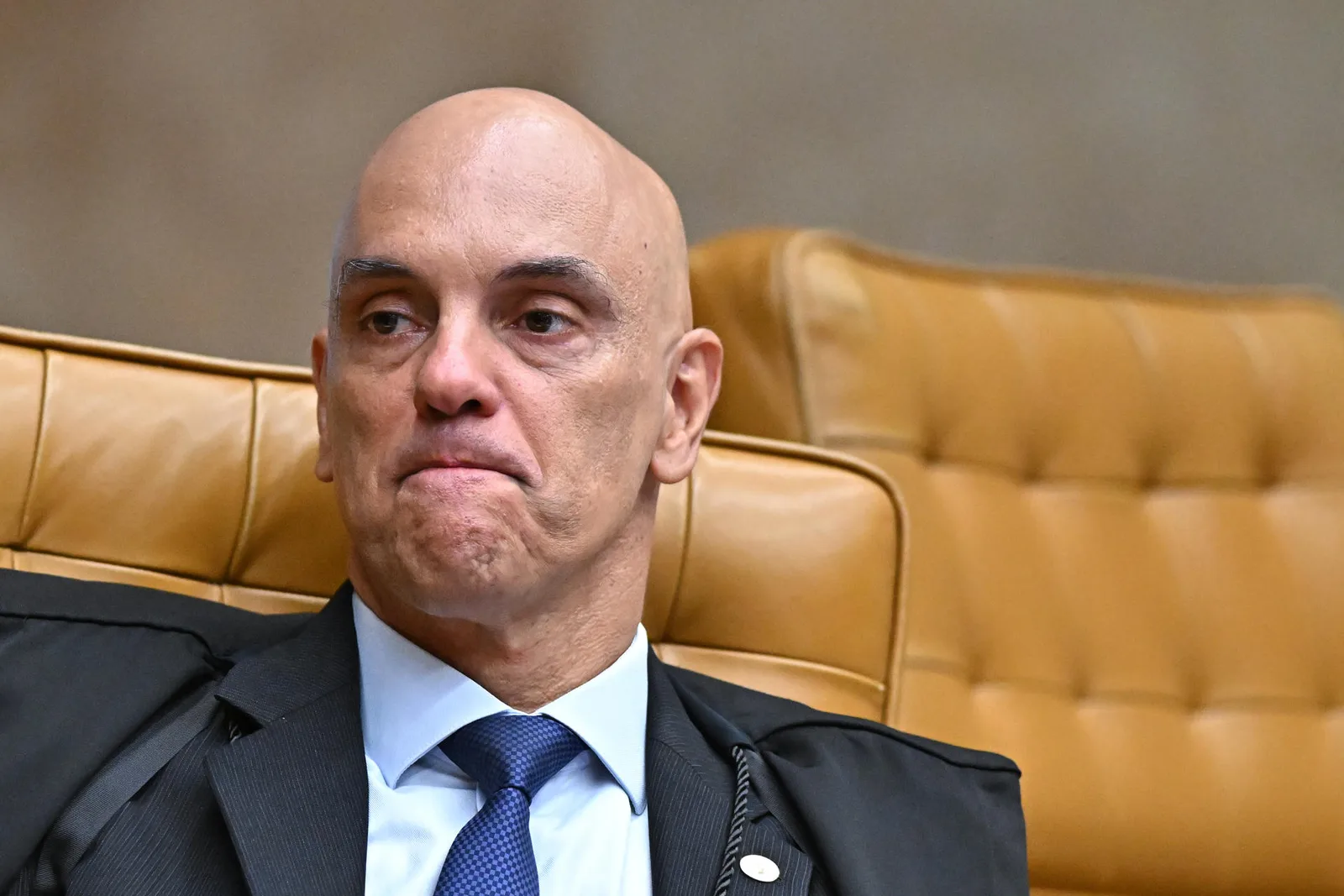 Conversas mostram tentativa de preservar voo de Moraes em aeronave de Vorcaro