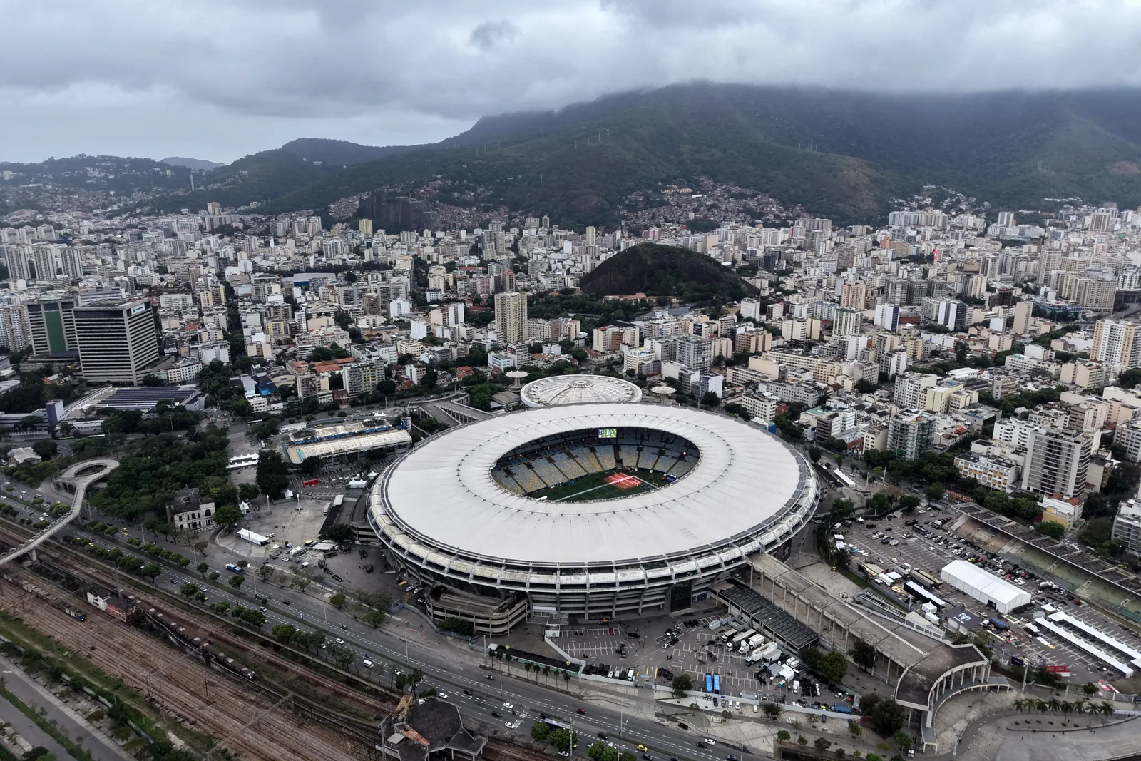 NFL no Maracanã terá restrições a armas, drones e recipientes rígidos