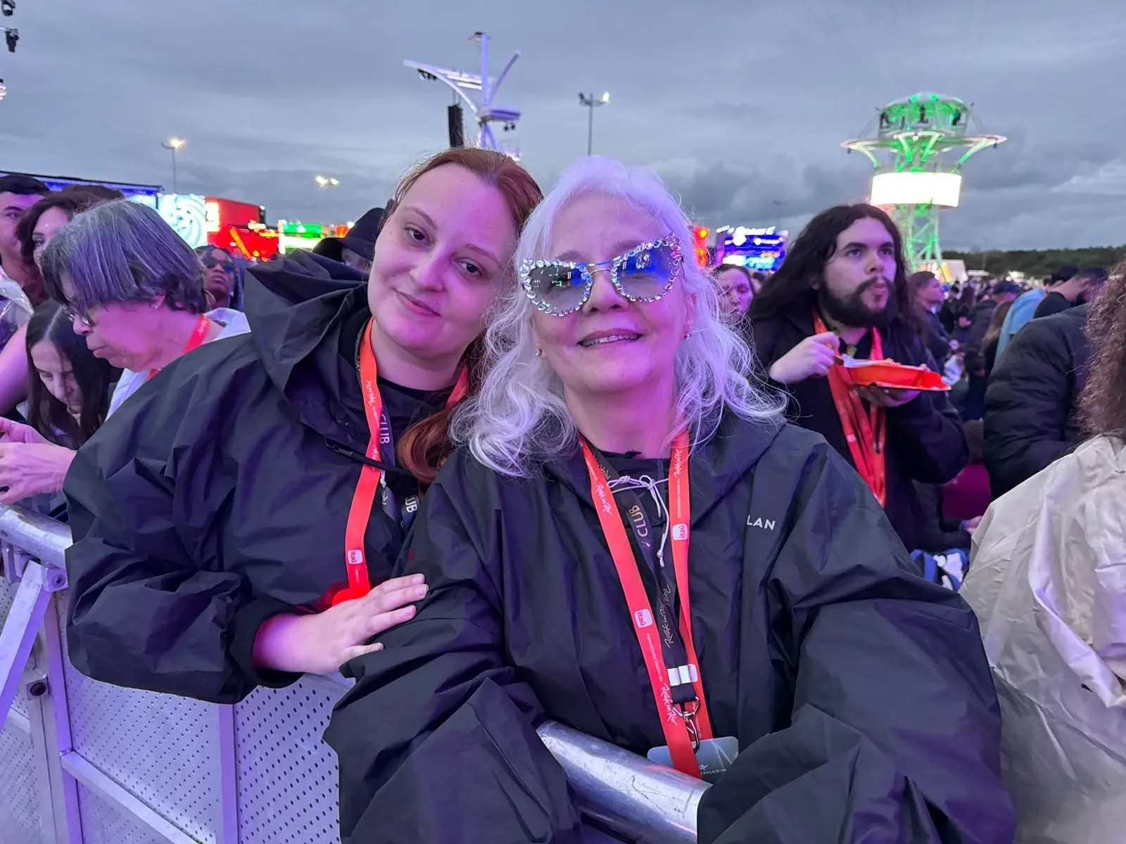Darlene leva filha ao Rock in Rio para acompanhar Elton John de perto