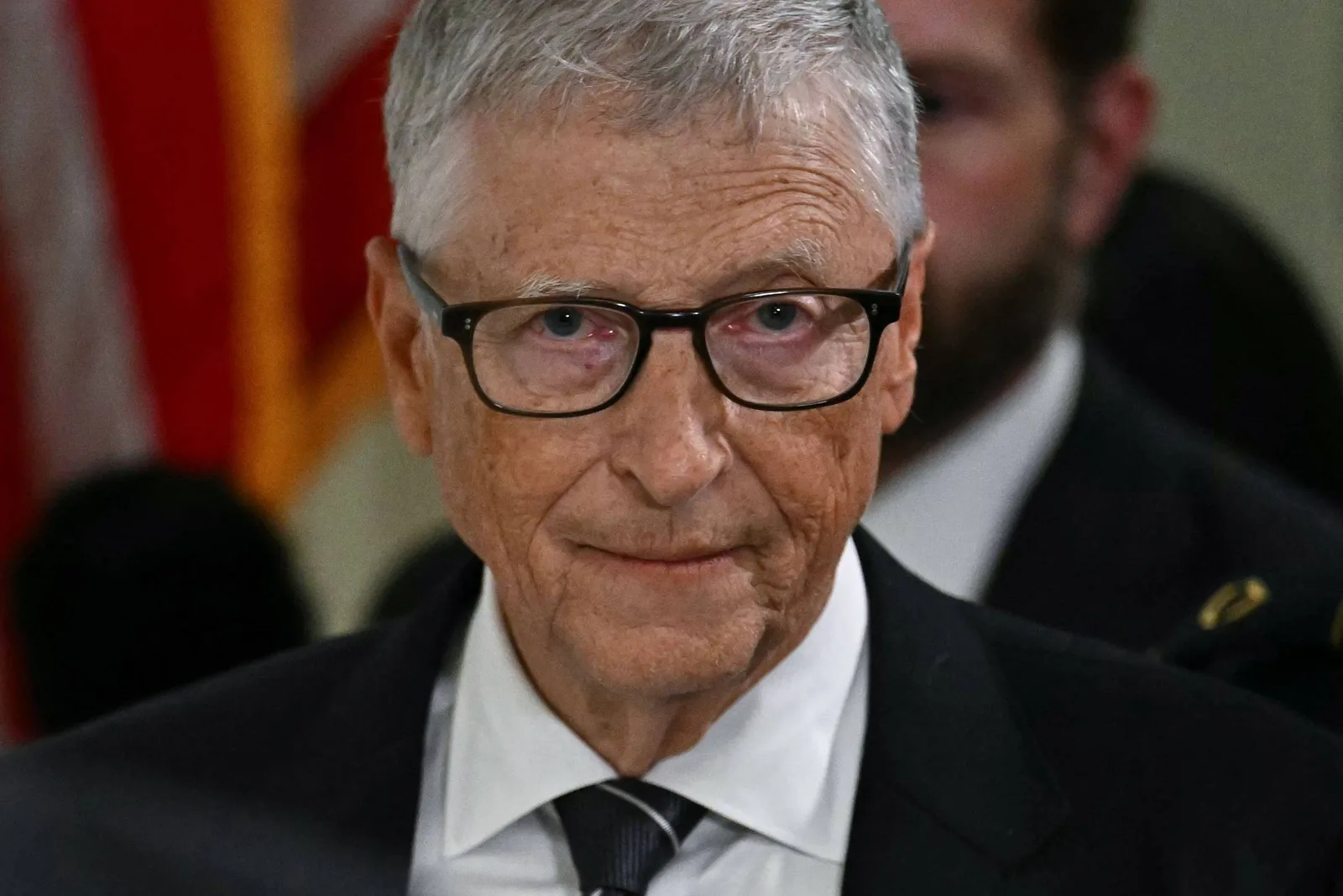 Bill Gates pede regras mais rígidas para conter riscos da inteligência artificial