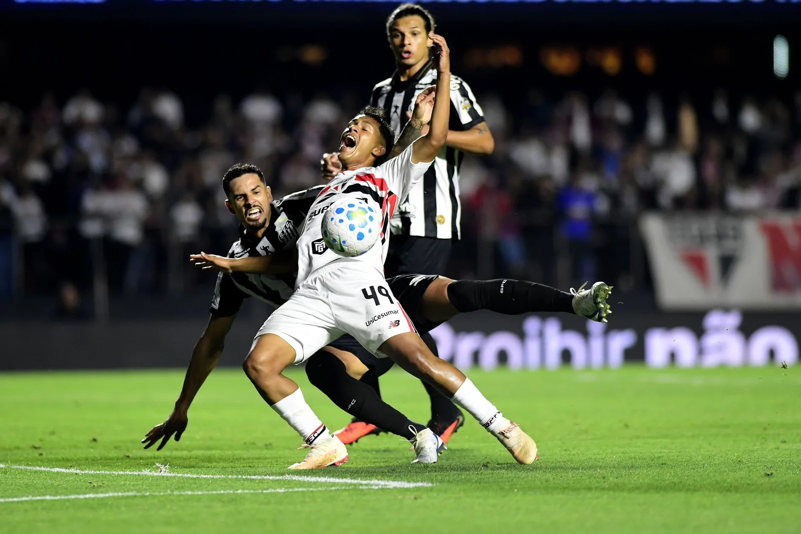 Gabigol empata clássico enquanto Ryan Francisco cumpria minuto fora do campo