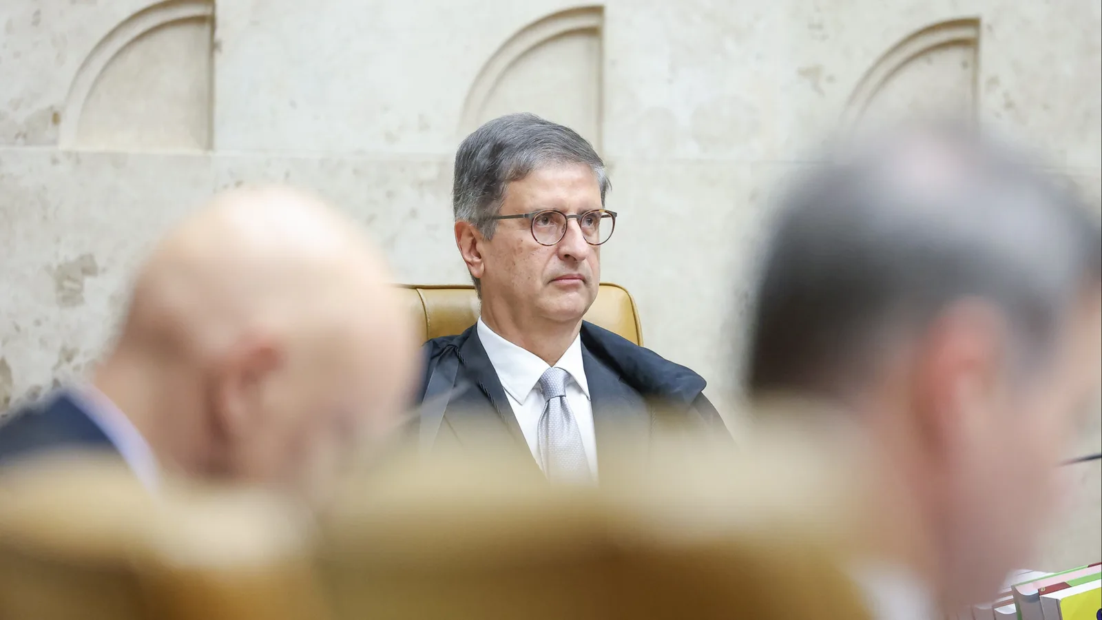 Críticas de políticos marcam decisão sobre permanência de Gonet no caso Master