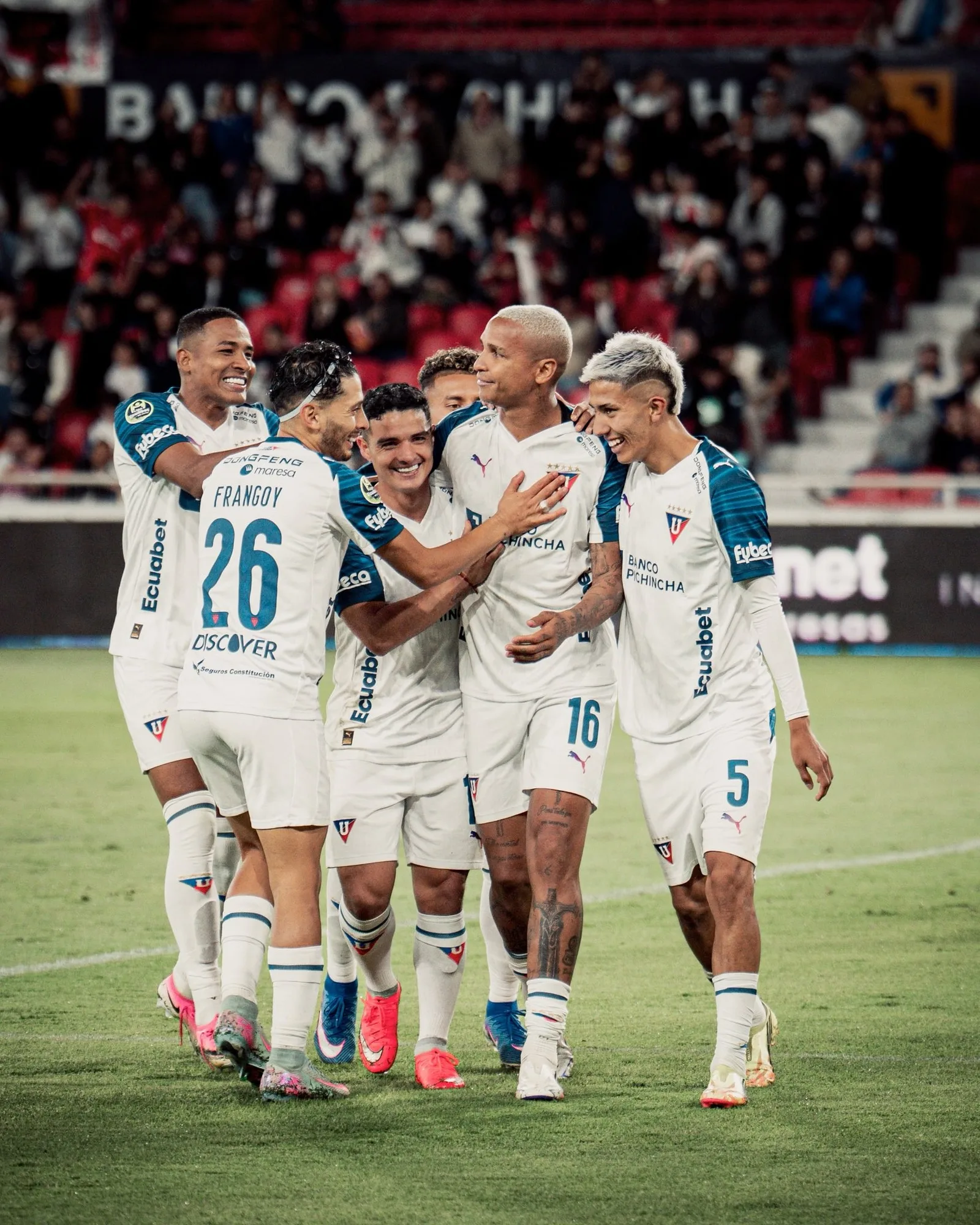 LDU preserva titulares e leva vantagem do empate contra o Palmeiras