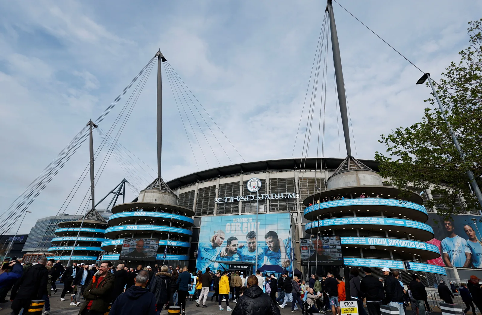 Carragher defende retirada de títulos do Manchester City após acusações financeiras