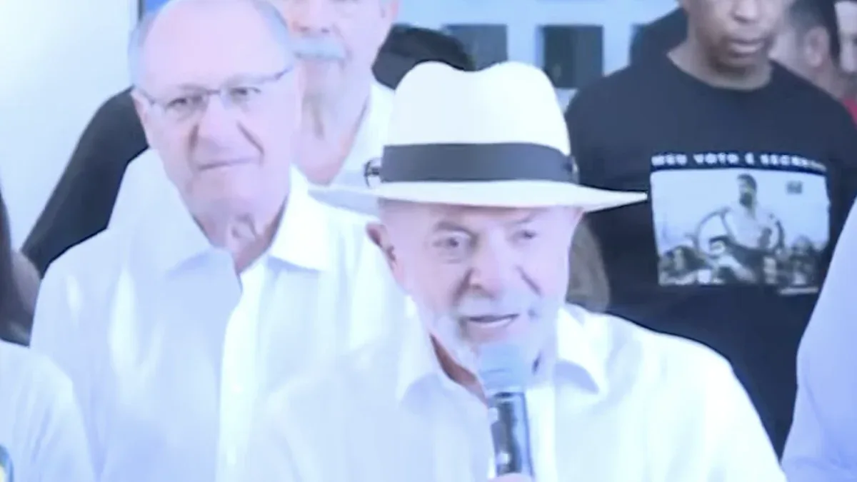 Lula defende reformas e diz confiar em vitória após votar em São Bernardo