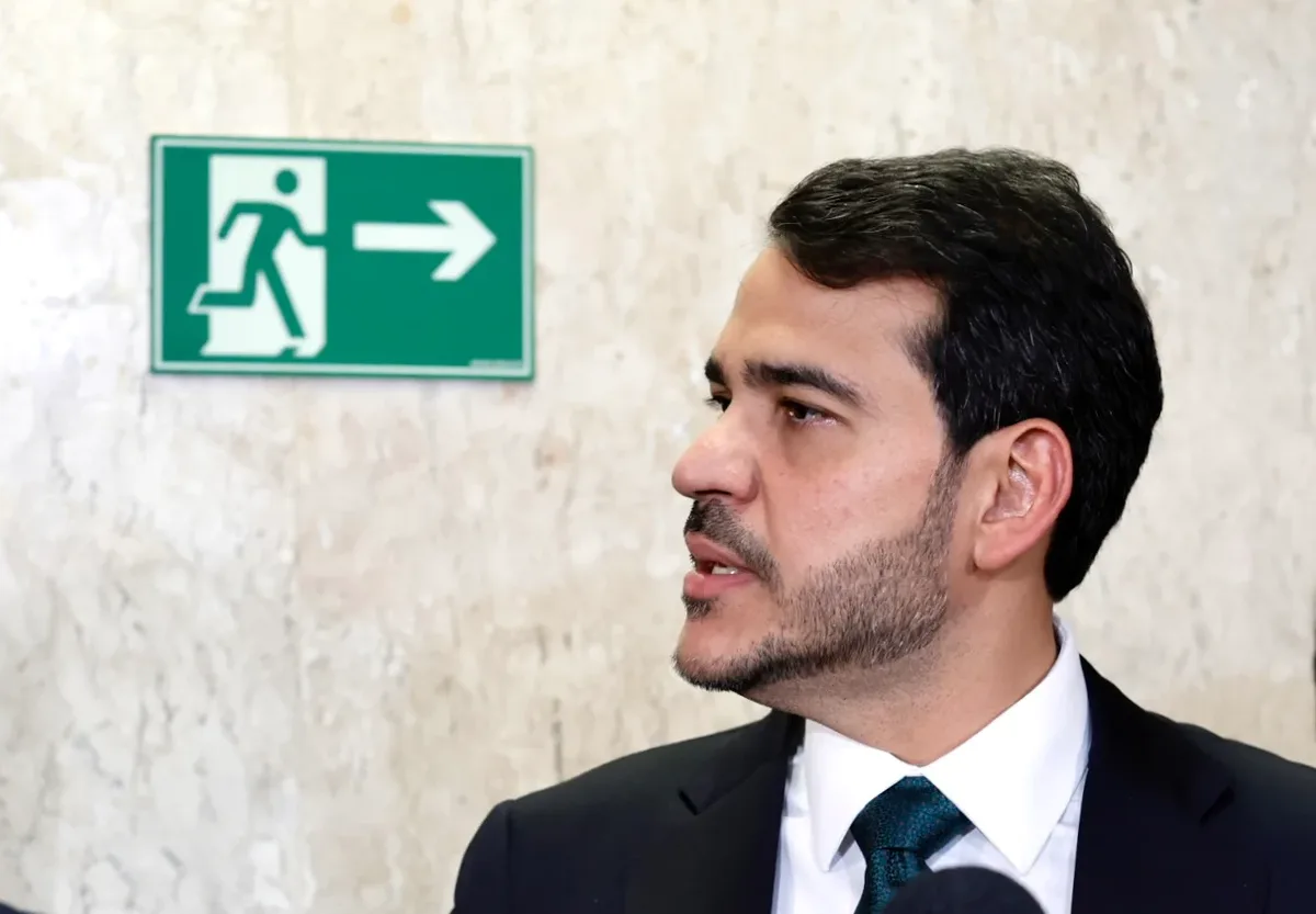 Messias prevê aprovação da escala 6 X 1 e pede votos para Lula