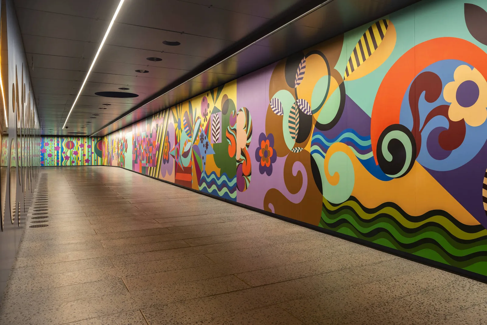 Masp abre túnel com mural de 98 metros entre dois edifícios