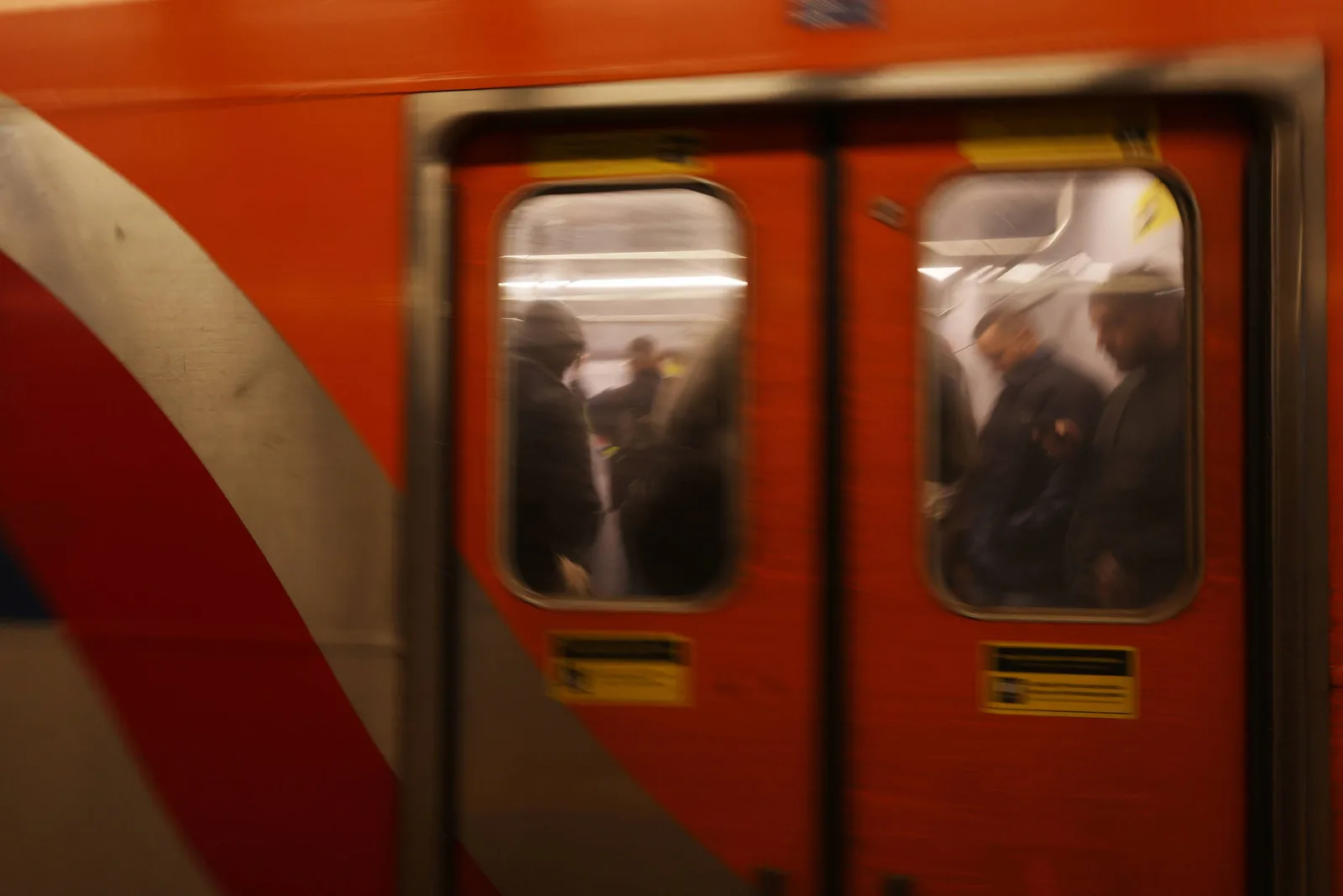 Falhas e quedas de árvores afetam circulação de trens em São Paulo