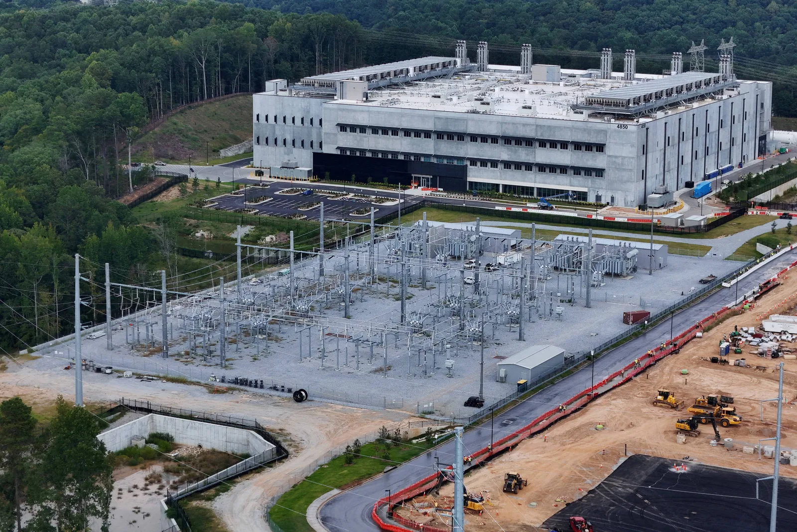 Energia e transmissão limitam expansão de data centers no Brasil