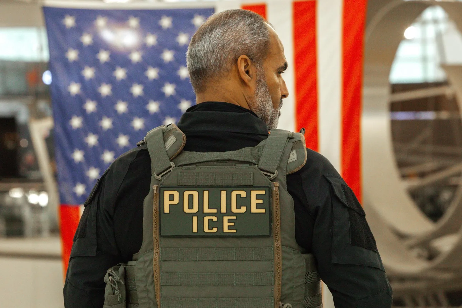 ICE deportou 2.015 estrangeiros classificados como terroristas desde janeiro de 2025