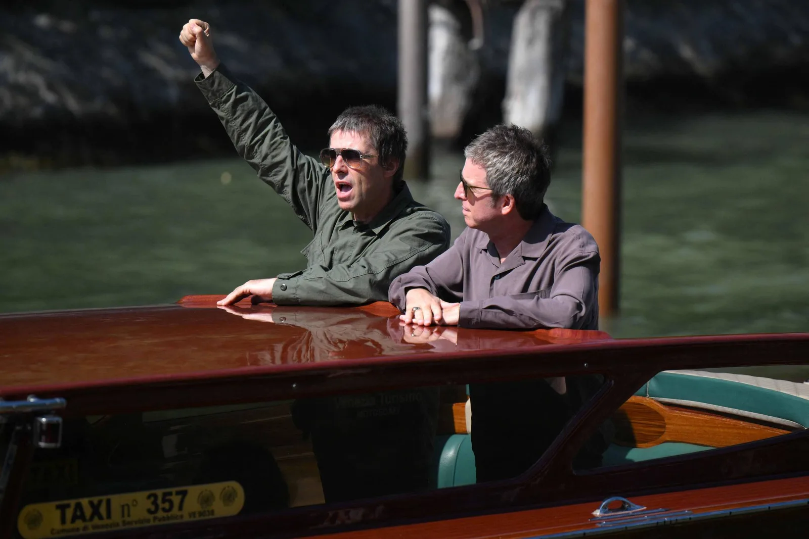 Liam e Noel Gallagher deixam coletiva de documentário do Oasis em Veneza