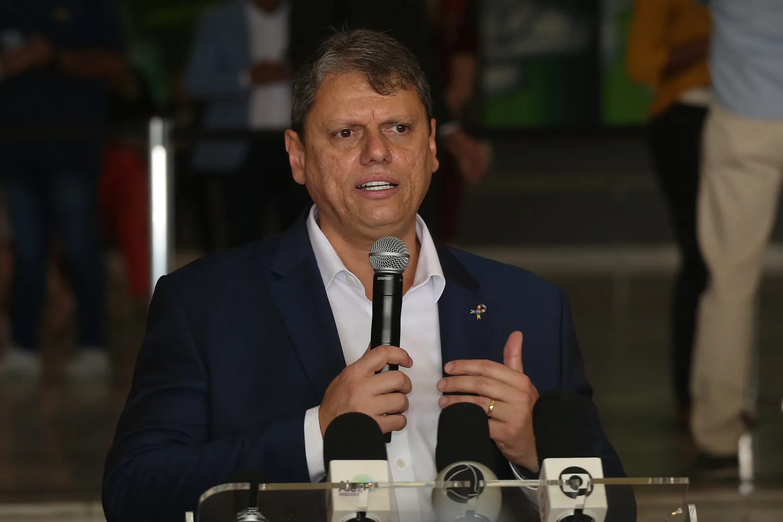Tarcísio critica prazo da MP que encerra apostas online no Brasil