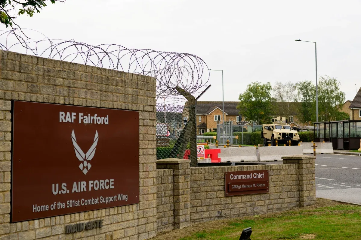 Polícia britânica apura possível elo com Irã em plano contra base aérea