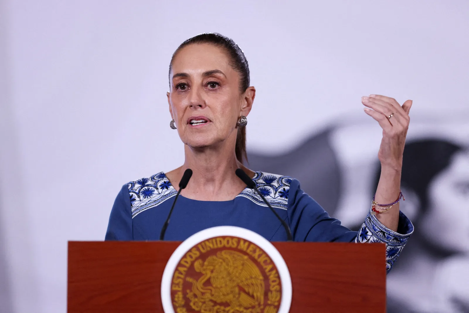 México prepara decreto para ampliar proteção de menores nas plataformas