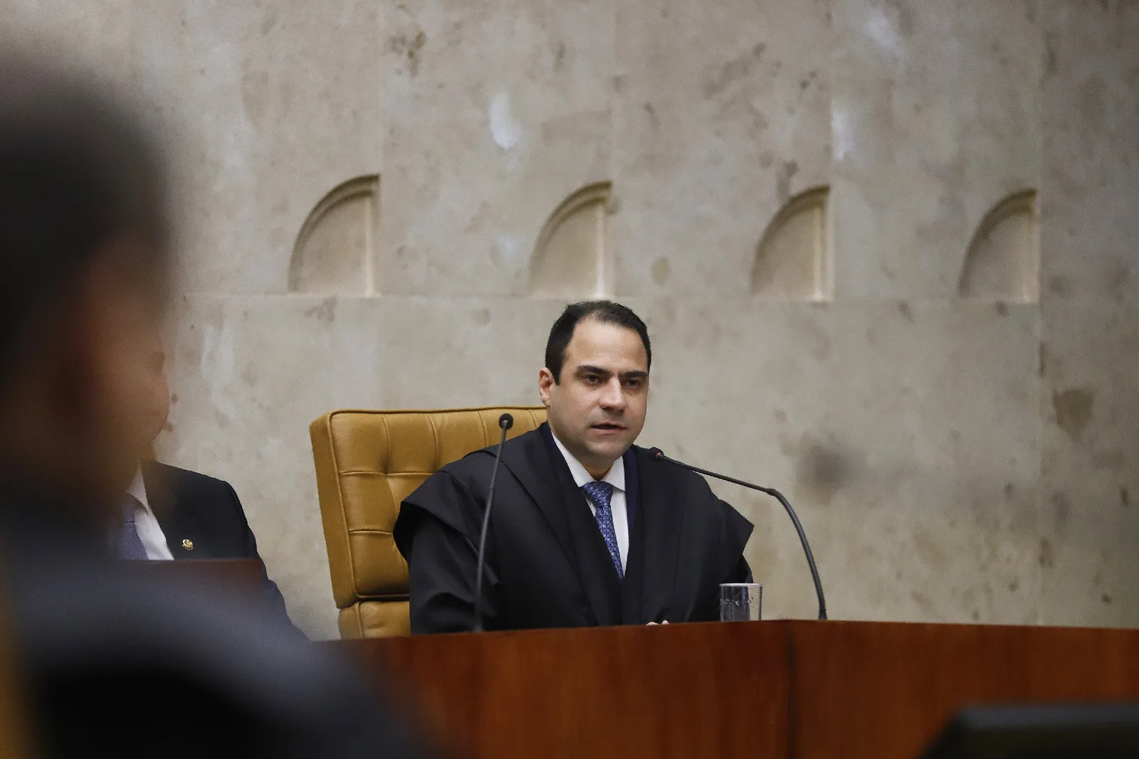 Debate sobre Moraes é tratado como crise institucional por entidades jurídicas