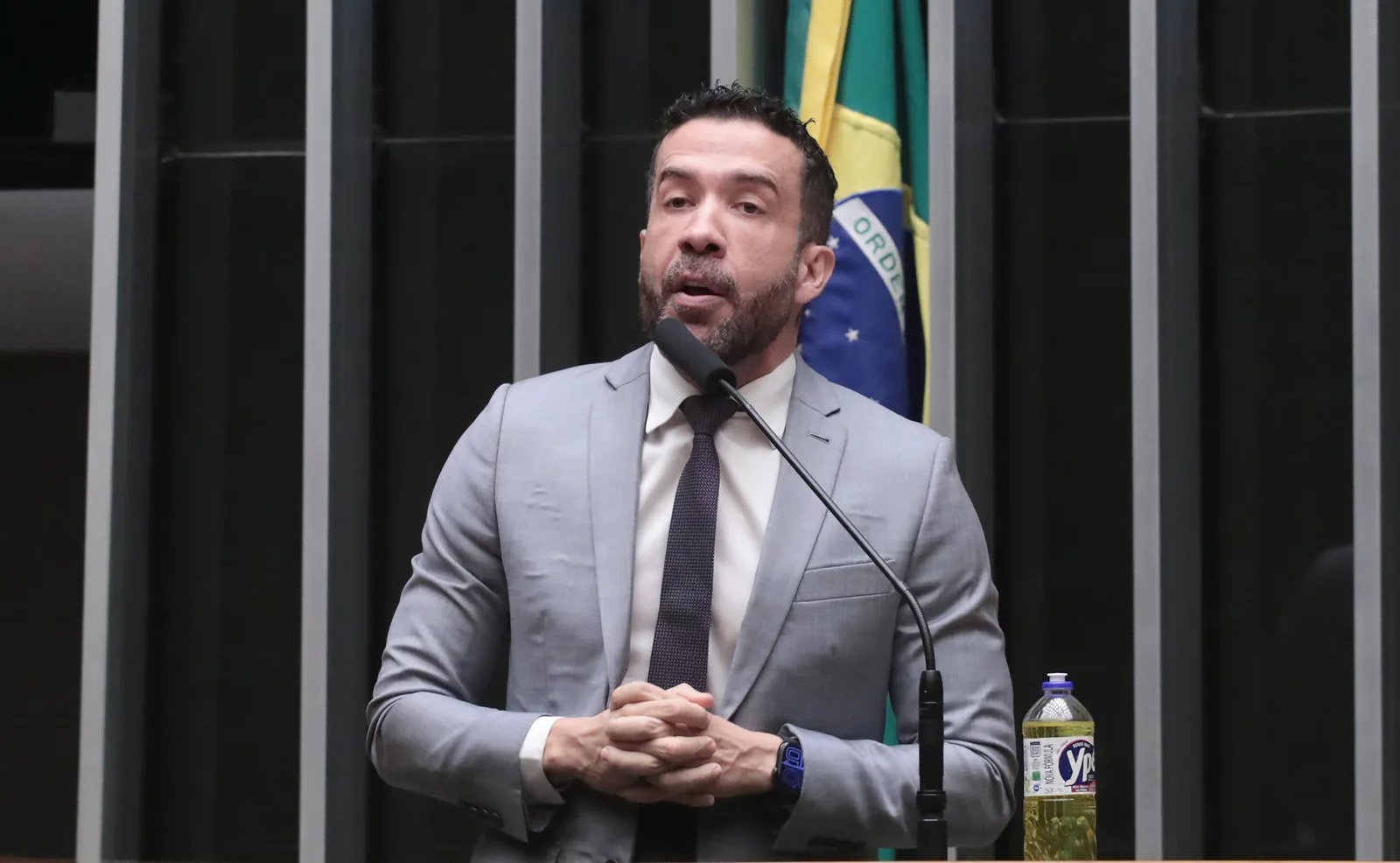 Imunidade parlamentar sustenta decisão sobre vídeo de Janones contra Bolsonaro